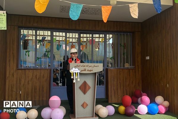 آیین سپاس مربی در دبستان شهید قلنبر ناحیه دو شهرری 