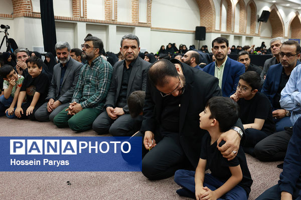 مراسم بزرگداشت شهیدان خدمت در دبیرستان متوسطه دوم امام صادق(ع)