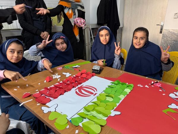 رویداد مادر دختری با محوریت پرچم ایران در مدرسه المهدی ناحیه 2 کرج 
