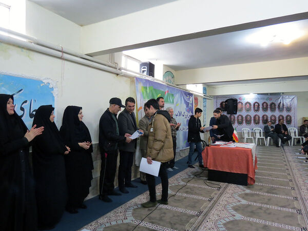 جشن انقلاب و کلنگ زنی زمین چمن دبیرستان شاهد امام حسین (ع)