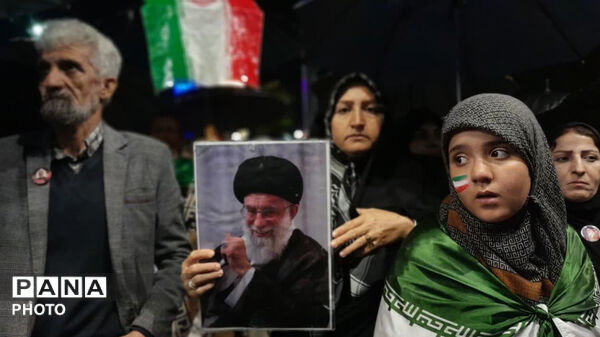 قیام مردم انقلابی کوهدشت زیر بارش الهی