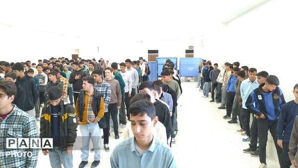 یک روز متفاوت با حضور پلیس در دبیرستان شهید بهشتی