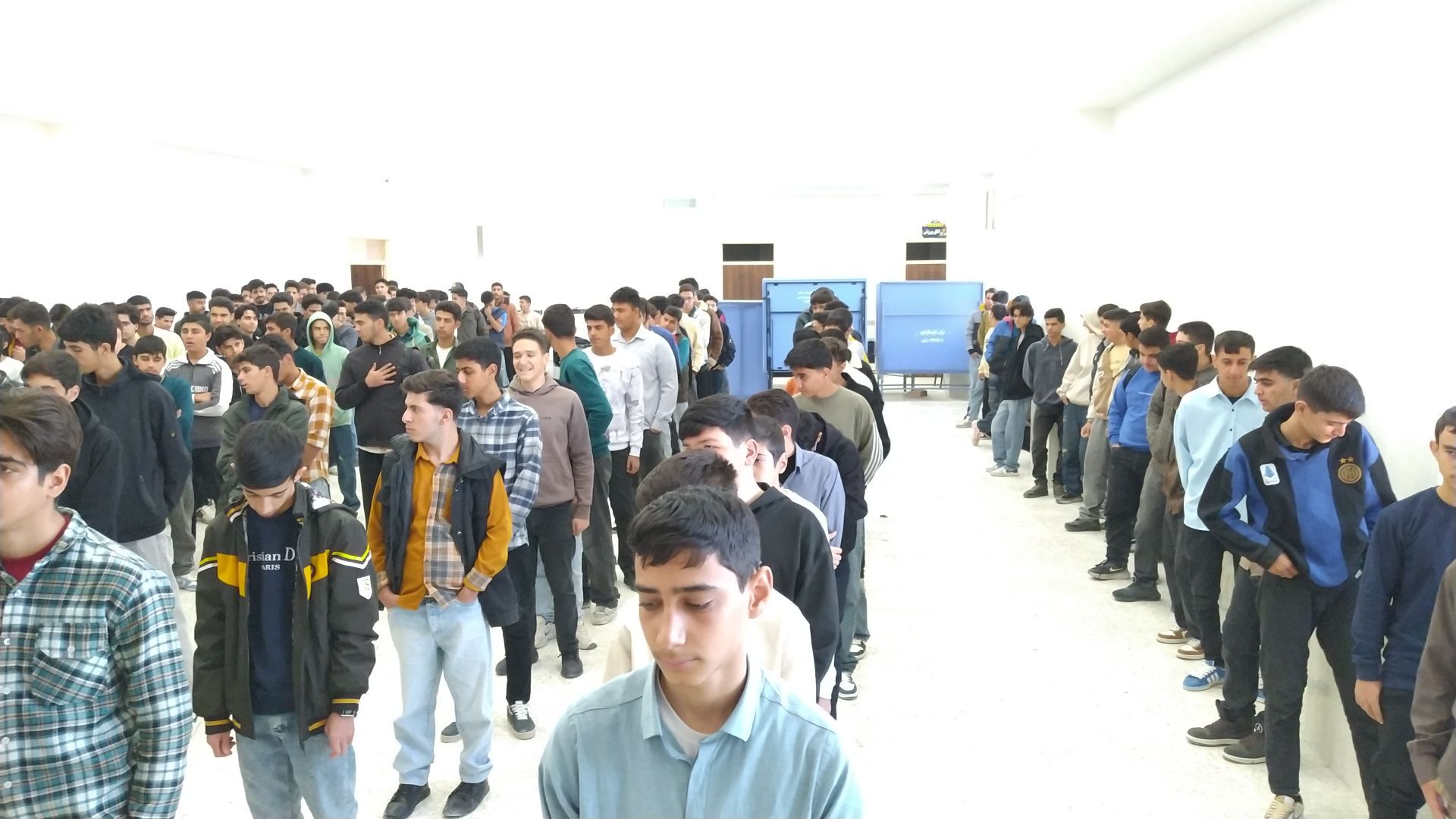 یک روز متفاوت با حضور پلیس در دبیرستان شهید بهشتی