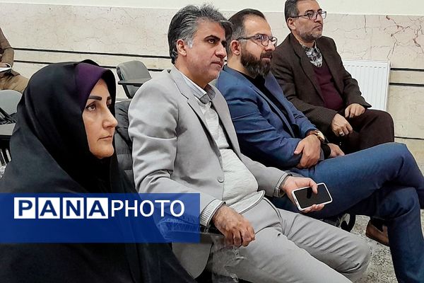 همایش فصلی مدیران مدارس فشافویه با تأکید بر قانون مداری، ارتقای کیفیت آموزشی و سلامت دانش آموزان 