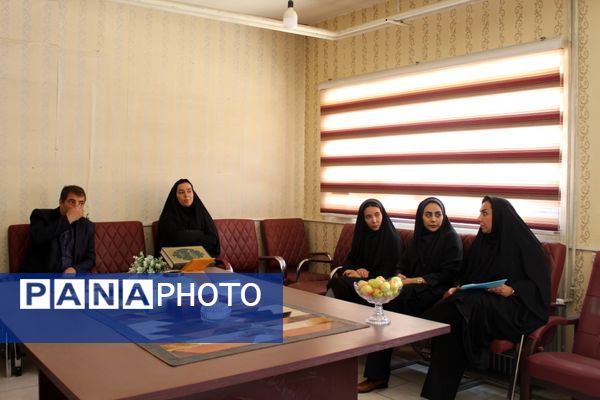 هنرستانی‌ها در نقش تولید کننده، دوخت لباس فرم دانش‌آموزان به دست هنرستانی‌های قدس