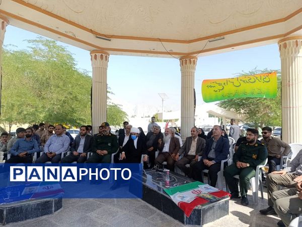 عطر‌افشانی و غبارروبی مزار شهدای بستک