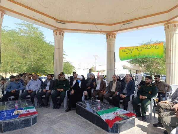 عطر‌افشانی و غبارروبی مزار شهدای بستک
