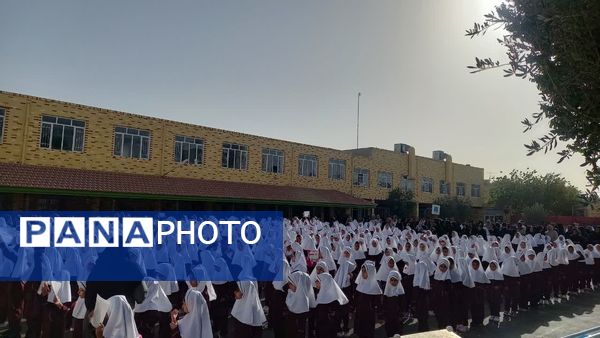 آغاز سال تحصیلی در دبستان دخترانه معلم یزد با عطر شهدا