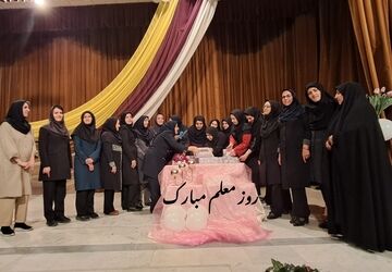 گرامیداشت مقام معلم در دبیرستان میرداماد شهرکرد