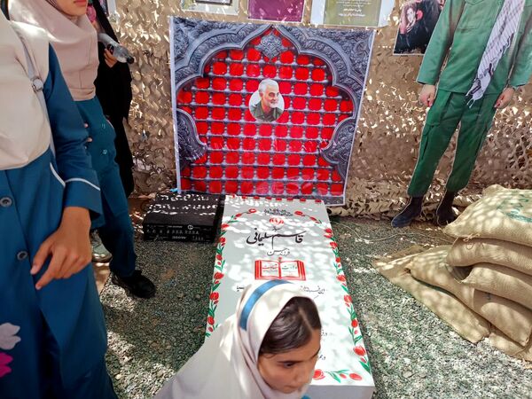 بازدید دانش آموزان دبستان سمیه از کنگره ملی شهید مدرس