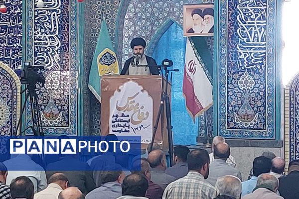 حضور فرهنگیان و مسئولان آموزش و پرورش پردیس در نماز جمعه 