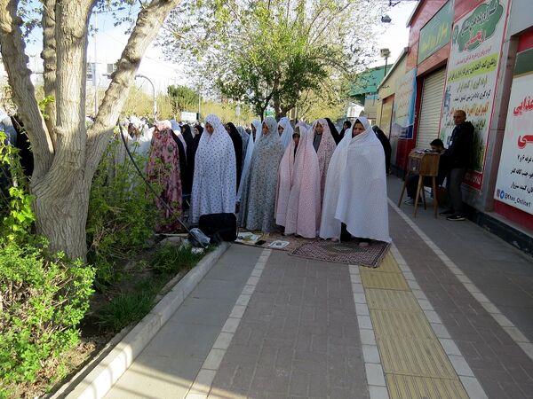 اقامه نماز عید فطر در شهرستان بجنورد 
