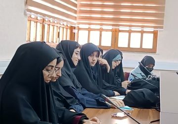 نشست فرماندار محمودآباد با دانش‌آموزان عضو شورای دانش‌آموزی 