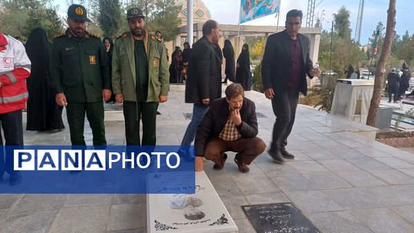 آیین غبارروبی و عطر افشانی قبور مطهر شهدای والامقام شهر کوهپایه