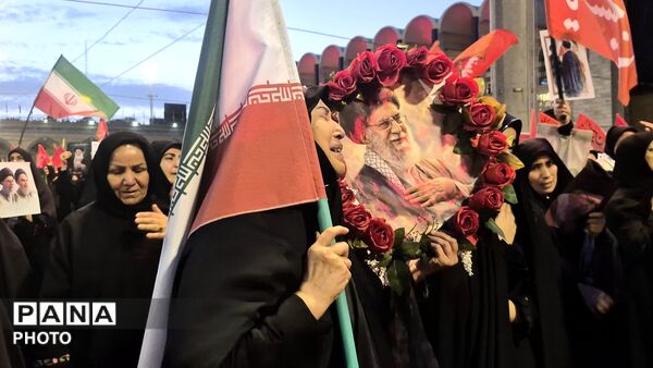 تلاقی اشک حق و صلابت ملت، امروز در تشییع قائد امت 