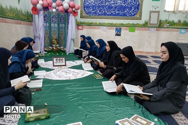 نماز جماعت و محفل انس با قرآن در دبستان شهید آقچه لو رباط کریم 