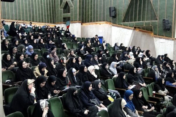 برگزاری دوره آموزشی تربیتی جهت توانمند سازی معلمان مدارس منطقه ۱۰