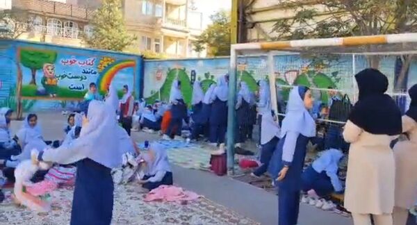 روز جهانی کودک و تخم مرغ در مدرسه شاهد خیر سجادی 