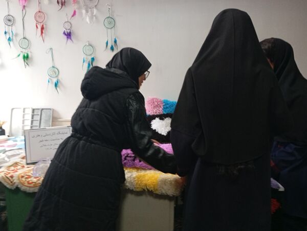 نمایشگاه محصولات دست ساز به مناسبت دهه فجر