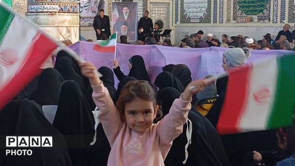 تجدید بیعت مردم بن با سومین رهبر انقلاب اسلامی در آیین گرامیداشت شهدای وطن