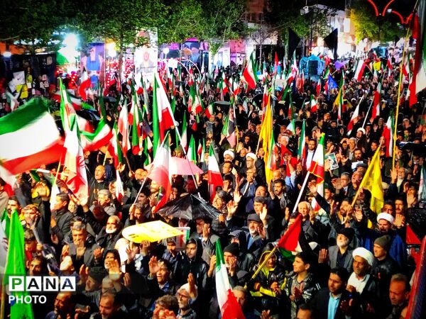 سی و پنجمین شب از حضور حماسی مردم کاشمر زیر باران 