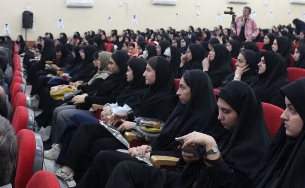 مراسم تجلیل از دانش‌آموزان برتر و پذیرفته شدگان کنکور 1404 در اندیمشک
