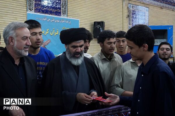 دانش‌آموزان بهارستان؛ جلوه‌گر پیوند مدرسه با معنویت در نماز جمعه