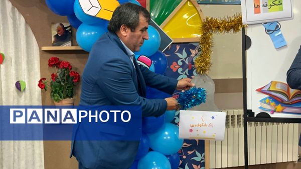 نواختن زنگ شکوفه‌ها در دبستان شاهد پسران شهرستان محمودآباد