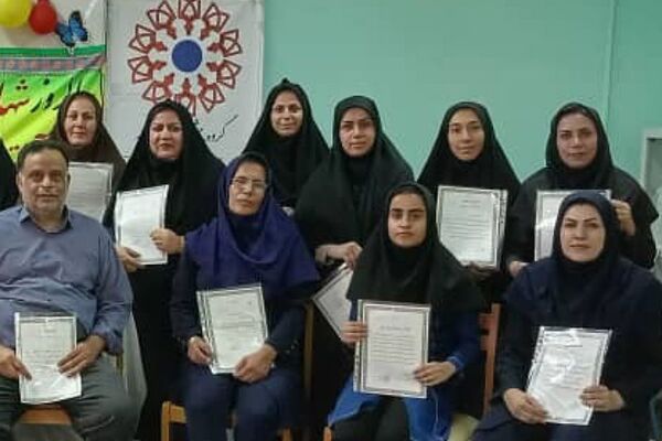 تجلیل از کارکنان دبیرستان متوسطه دوم سمیه شهر سعدآباد