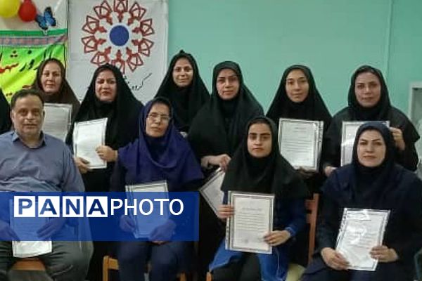 تجلیل از کارکنان دبیرستان متوسطه دوم سمیه شهر سعدآباد