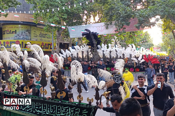 آیین باشکوه علم‌گردانی در غروب عاشورا 