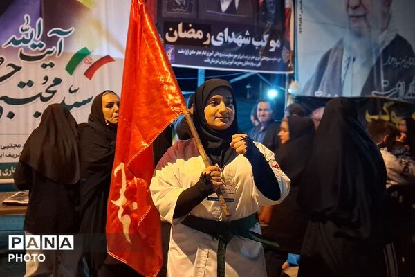شامگاهی دیگر از حضور گرمه مردمان باشتی در کف خیابان‌ها