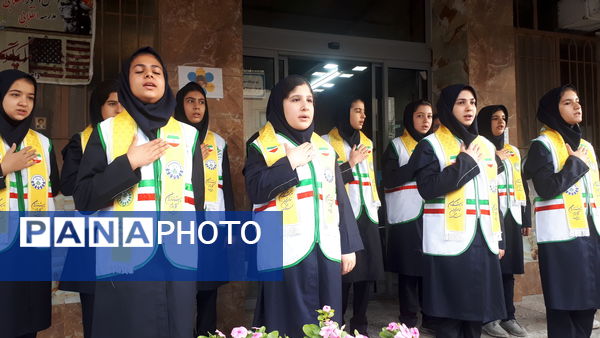 صبحگاه مقاومت در دبیرستان خدیجه کبری (س) ناحیه ۴ اصفهان