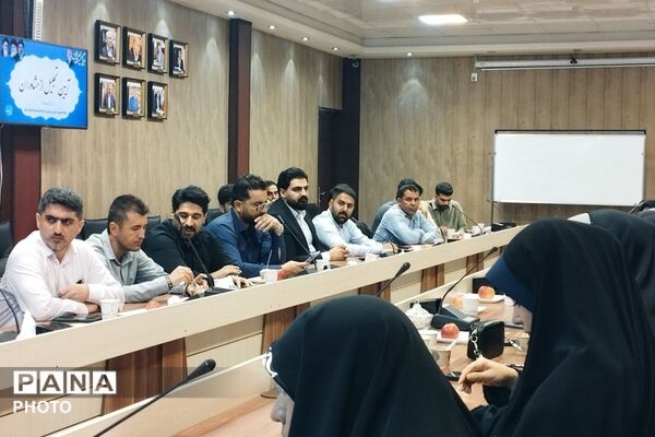 بزرگداشت هفته معلم و تقدیر از خدمات ارزنده مشاوران در بهارستان‌دو