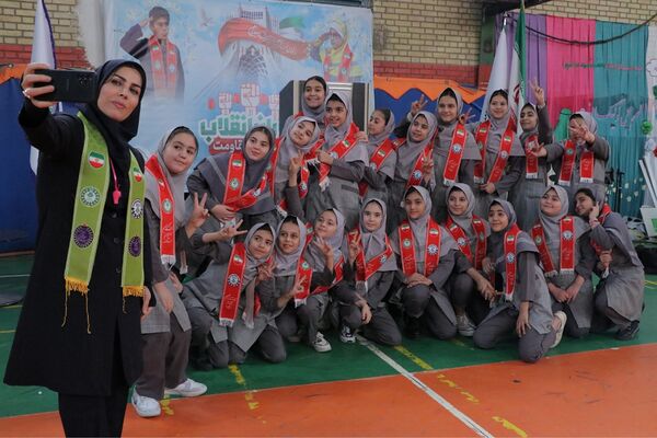بهارستان دو صحنه همفکری، همدلی و همکاری پیشتازان در همایش یاوران انقلاب