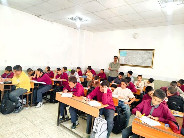 آزمون سنجش در دبیرستان میثاق 