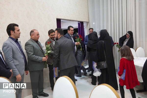 تجلیل از خبرنگاران و فعالان رسانه‌ای بجنورد به مناسبت روز خبرنگار