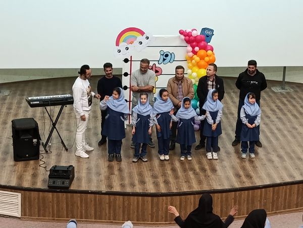 برگزاری جشن روز دانش آموز در مدرسه مهر و ماه آشخانه  