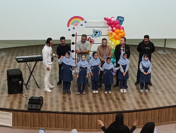 برگزاری جشن روز دانش آموز در مدرسه مهر و ماه آشخانه  
