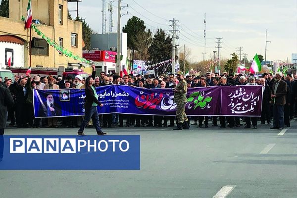 22بهمن در اسلامشهر؛ خیابان‌ها در آغوش انقلاب
