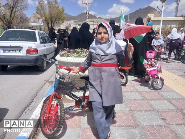 رژه ورزشی دانش آموزی در فرخشهر