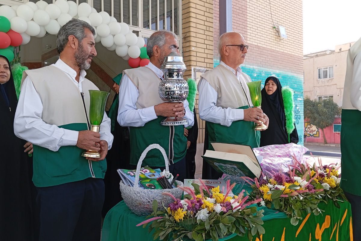 حضور خادمین امام رضا (ع) در دبستان دخترانه آیین روشن