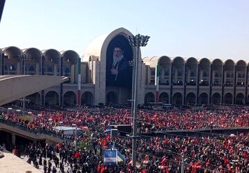 شکوهِ وداع با رهبر شهید در مصلای امام خمینی(ره)