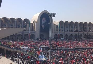 شکوهِ وداع با رهبر شهید در مصلای امام خمینی(ره)