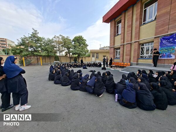 روایت وطن برای دانش‌آموزان با زبان نمایش خیابانی