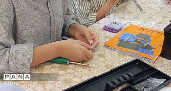 افتتاح کارگاه رباتیک در پژوهش‌سرای شهید باقیان زارچ