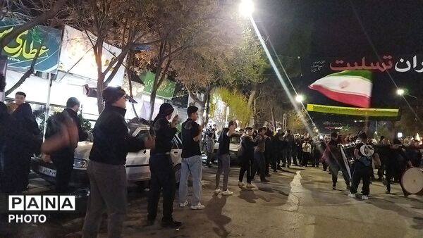 عزاداری های خیابانی در شب شانزدهم شهادت رهبر معظم انقلاب اسلامی در نیشابور 