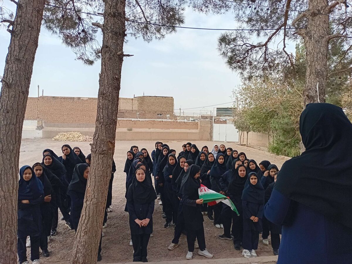 آیین نواختن زنگ مهر در مدرسه مادرمهربان خلیل آباد