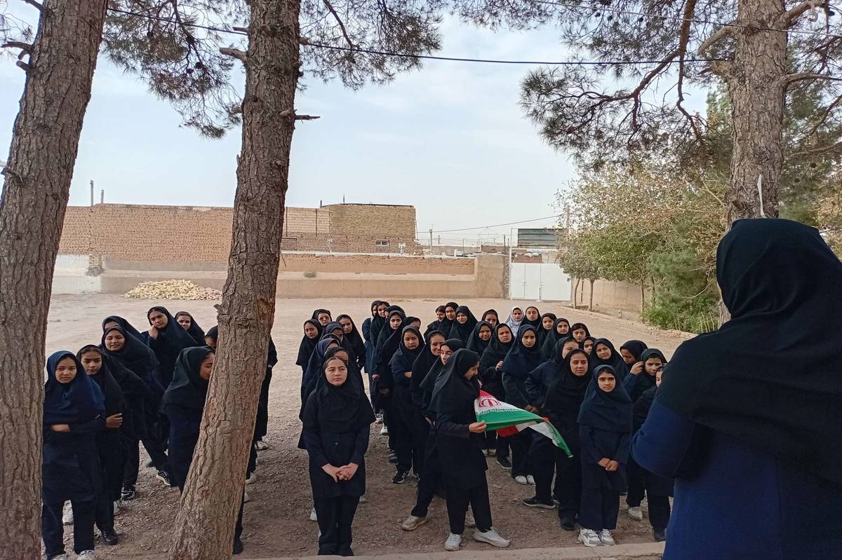 آیین نواختن زنگ مهر در مدرسه مادرمهربان خلیل آباد