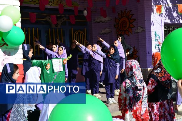 جشن میلاد حضرت زینب(س) با حضور مادران پرستار در دبستان علویان بهارستان‌دو